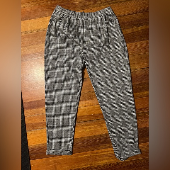 I’m selling Como Black, black and white patterned dress pants - Picture 1 of 1